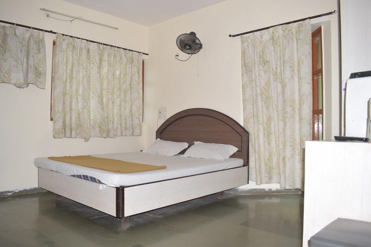 Hotel Guruji Alībāg Exterior photo